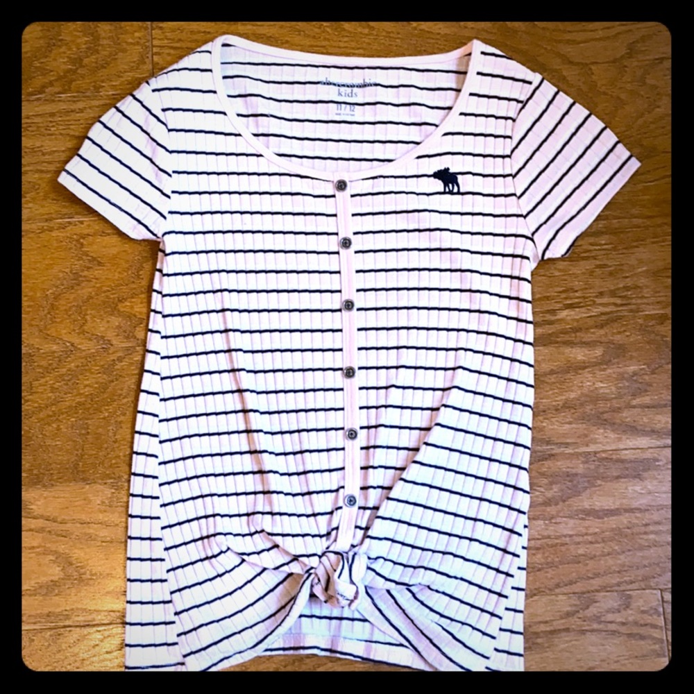 A striped tee🌸